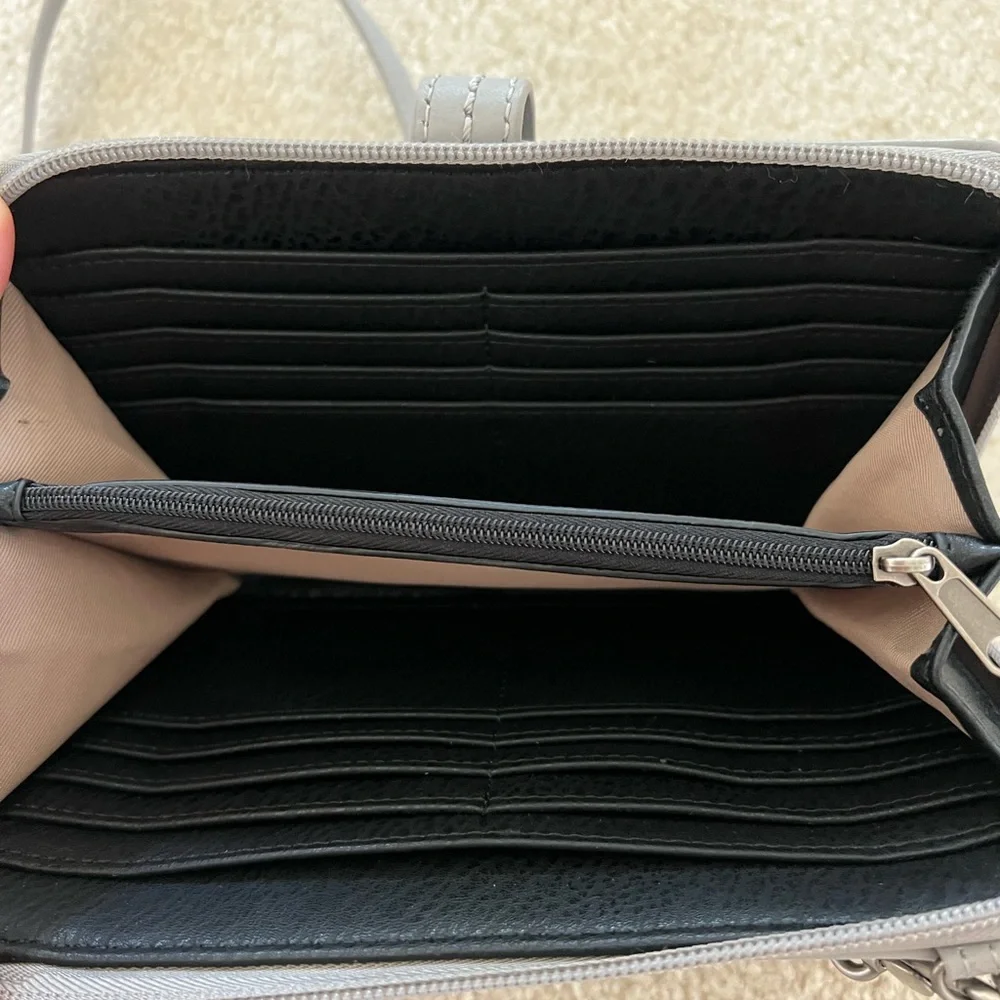 NWT The Sak Iris Leather Large Smartphone Crossbody Bag - Picture 9 of 11